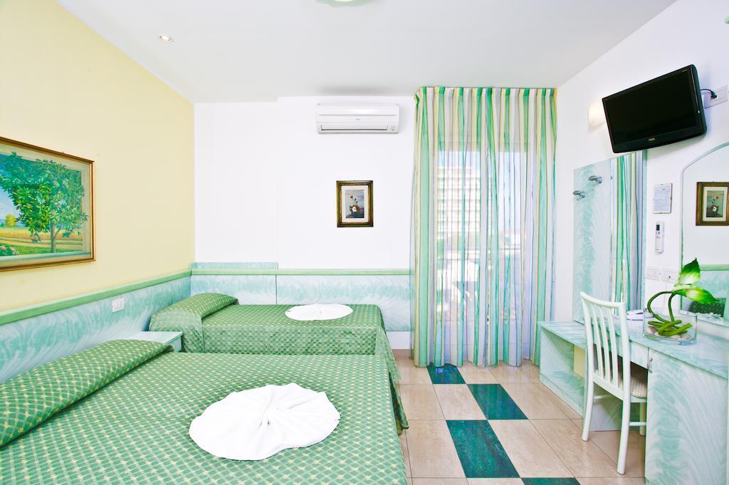 Hotel Amalfi Μπελάρια-Ιτζέα Μαρίνα Δωμάτιο φωτογραφία